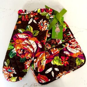 What’s cookin potholder set by Vera Bradley